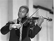 Gareth Johnson, violinist performing